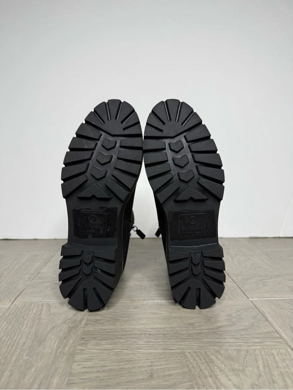Blondo dahlia black